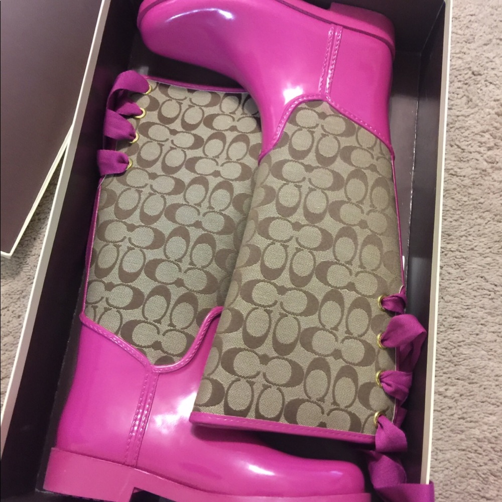 Coach rain boots! ☔️👢